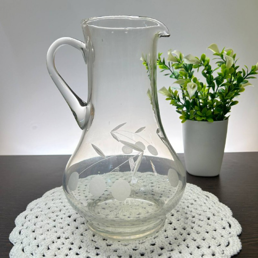 Кувшин из стекла с алмазной гранью "Вишенки". Винтаж, СССР. Картинка 1